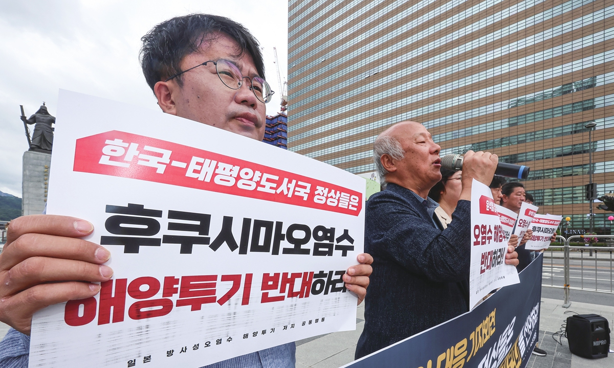 Members of the main opposition party of South Korea, the Democratic Party, unfurl a banner in front of the National Assembly building in Seoul, saying dumping nuclear sewage into the sea is an act of nuclear terrorism. They also put up placards across the city, saying that the 50 million people in South Korea are opposed to imports of Fukushima nuclear-contaminated food.Photo: VCG