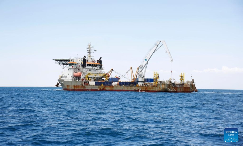 A United Nations ship, an engineering vessel called Ndeavor, arrives at the site of the FSO Safer vessel at Ras Issa port in Hodeidah province, Yemen, on May 30, 2023. A United Nations (UN) ship arrived on Tuesday at the site of the floating storage and offloading (FSO) Safer vessel, a decaying super oil tanker, off the coast of Ras Issa, Hodeidah in western Yemen.(Photo: Xinhua)