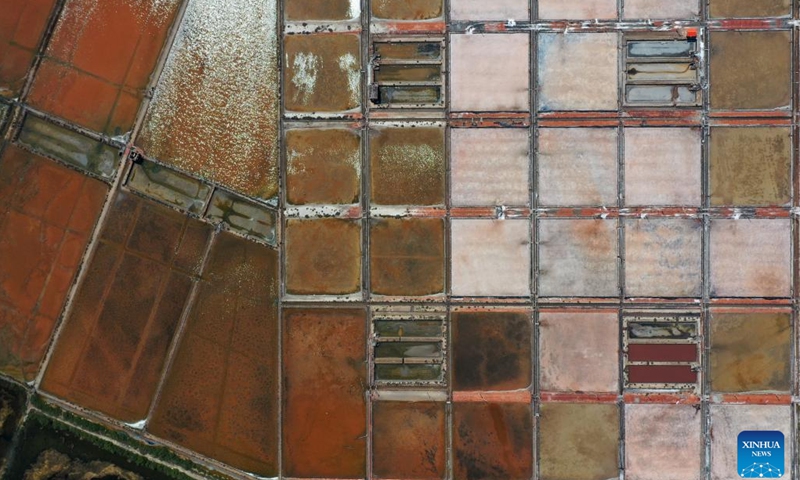 This aerial photo shows salt pans at Nanji Village of Jiaowei Township of Xuwen County, Zhanjiang City, south China's Guangdong Province, May 28, 2023. The village, which is surrounded by Qiongzhou Strait and Beibu Gulf, is located in Jiaowei Township of Xuwen County. In recent years, more and more tourists are attracted to visit here for its good natural environment and unique fishing village atmosphere.(Photo: Xinhua)