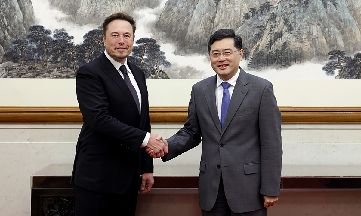 Chinese State Councilor and Foreign Minister Qin Gang (right) poses for photos with Tesla CEO Elon Musk in Beijing on May 30, 2023. Photo: Website of China's Ministry of Foreign Affairs