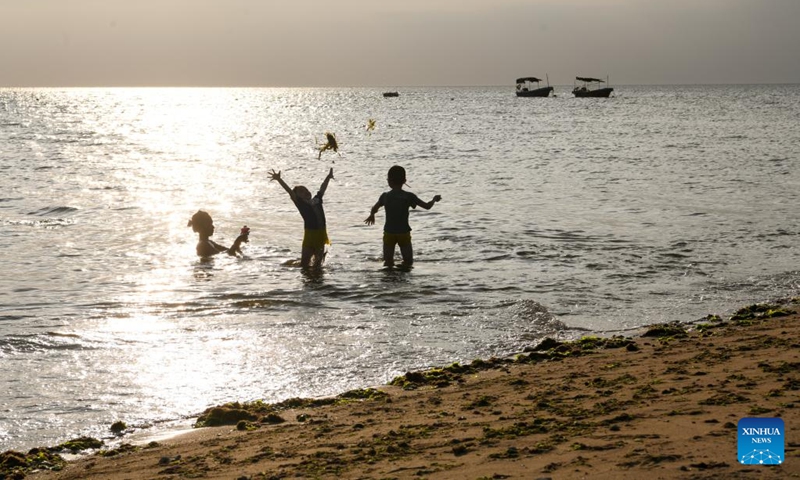 Tourists have fun at Nanji Village of Jiaowei Township of Xuwen County, Zhanjiang City, south China's Guangdong Province, May 27, 2023. The village, which is surrounded by Qiongzhou Strait and Beibu Gulf, is located in Jiaowei Township of Xuwen County. In recent years, more and more tourists are attracted to visit here for its good natural environment and unique fishing village atmosphere.(Photo: Xinhua)