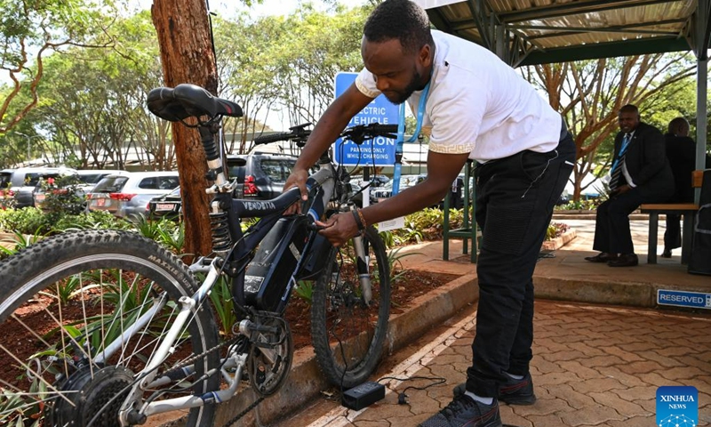 A staff member prepares to charge an electric bicycle during a Low-carbon E-mobility Showcase activity in Nairobi, Kenya, on June 7, 2023. During the ongoing second session of the United Nations Habitat Assembly, a Low-carbon E-mobility Showcase activity was held at United Nations Office at Nairobi.(Photo: Xinhua)