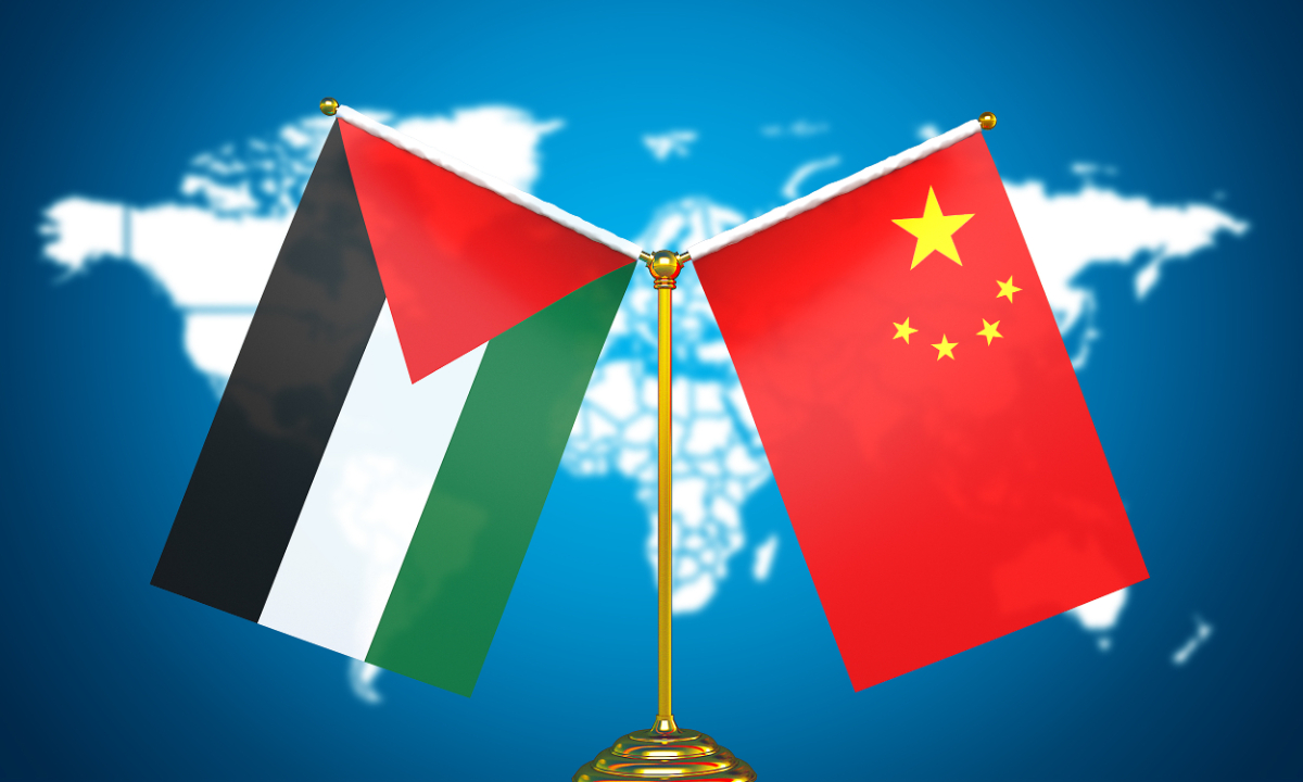 Drapeaux nationaux de la Chine et de l’État de Palestine Photo: VCG