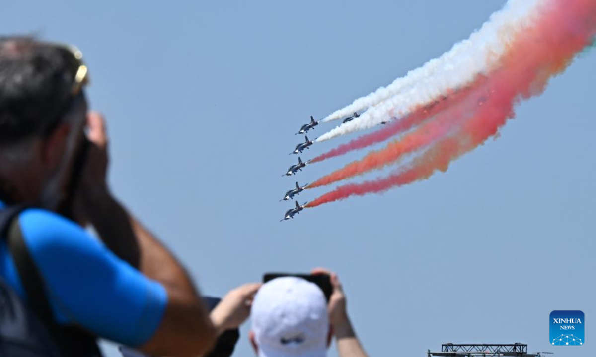 People watch the performance of the Italian Frecce Tricolori aerobatic squad during a media preview of an airshow celebrating the centenary of the Italian Air Force in Pratica di Mare airbase, Italy, on June 16, 2023. Photo:Xinhua