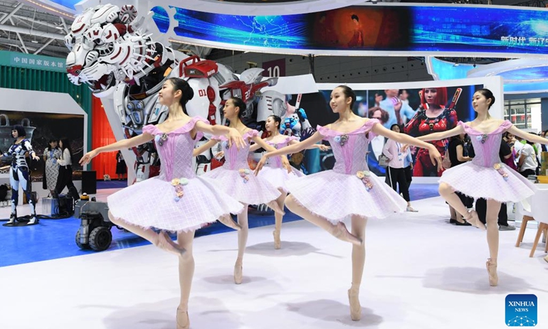 Dancers perform ballet at the 19th China (Shenzhen) International Cultural Industries Fair in Shenzhen, south China's Guangdong Province, June 7, 2023. The 19th China (Shenzhen) International Cultural Industries Fair kicked off here on Wednesday, which is expected to inject new impetus into the development of the country's cultural industry. The five-day national-level fair, featuring mainly offline events, has attracted more than 3,500 government bodies, cultural organizations and enterprises.(Photo: Xinhua)