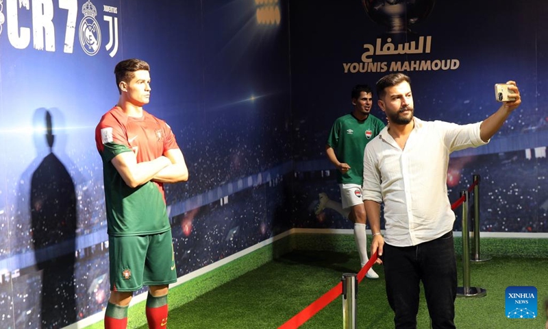 A visitor takes a selfie with a wax statue of Portuguese football star Cristiano Ronaldo at the Wax Museum in Baghdad, Iraq, on June 13, 2023. For the first time in Iraq, wax statues of Iraqi and foreign art and sports figures were exhibited at the Wax Museum in Baghdad.(Photo: Xinhua)