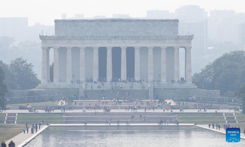 The Lincoln Memorial is shrouded in haze, as smoke from wildfires in Canada brings unhealthy air quality to the East Coast, in Washington, D.C., the United States, on June 7, 2023(Photo: Xinhua)