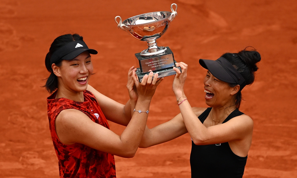 Chinese tennis player Wang Xinyu (left) hoists the trophy with teammate Hsieh Su-wei from the island of Taiwan after winning the women's doubles final match at the French Open on June 11, 2023 in Paris, France. The two played only their second tournament together after teaming up at Strasbourg, France in May. Photo: VCG