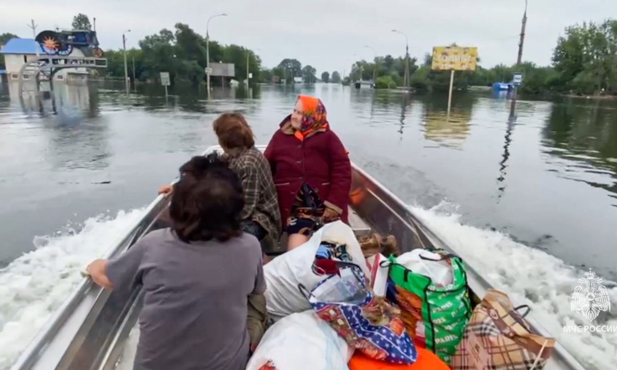 Local residents are evacuated from a flood-affected area on June 11, 2023. The Kakhovka hydroelectric power plant dam in the Russian-controlled part of southern Ukraine collapsed on June 6, which caused an uncontrollable release of water downstream. More than 6,000 people, including 235 children and 81 people with disabilities, have been evacuated from flood-affected areas. Photo: VCG