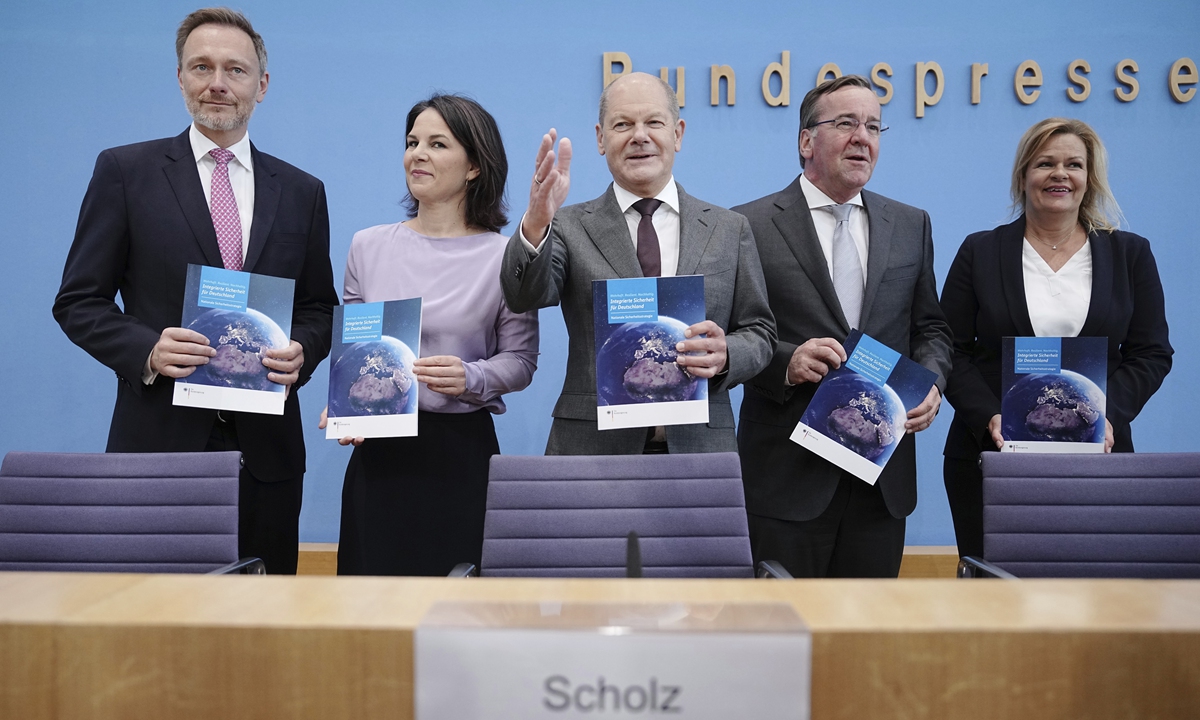 Christian Lindner (l-r, FDP), Federal Minister of Finance, Annalena Baerbock (B'ndnis 90/Die Gr'nen), Foreign Minister, Chancellor Olaf Scholz (SPD), Boris Pistorius (SPD), Minister of Defense, and Nancy Faeser (SPD), Federal Minister of the Interior and Home Affairs, attend a press conference in Berlin on the National Security Strategy, 14 June 2023. Photo: VCG