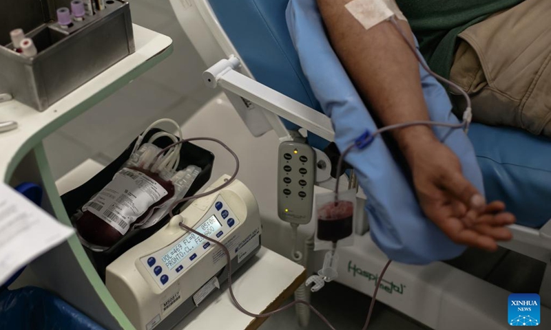 A volunteer donates blood on the occasion of World Blood Donor Day at a blood donation center in Rio de Janeiro, Brazil, June 14, 2023.(Photo: Xinhua)