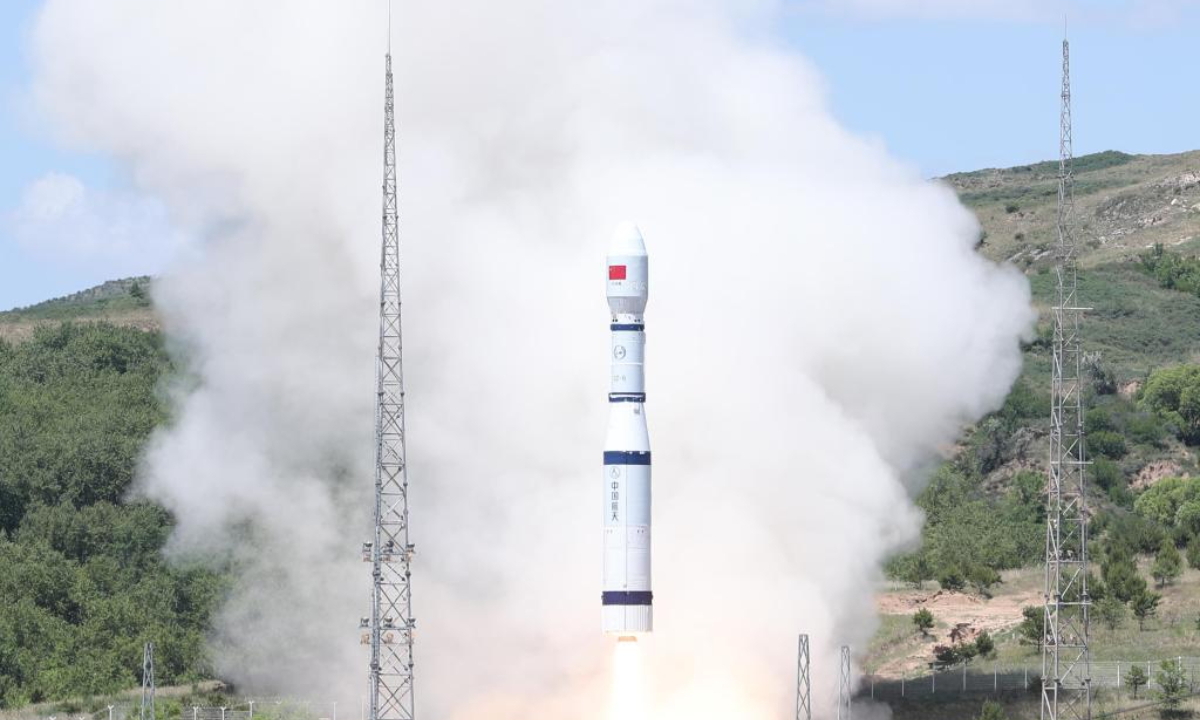 A Long March-6 carrier rocket carrying the Shiyan-25 experiment satellite blasts off from the Taiyuan Satellite Launch Center in north China's Shanxi Province, June 20, 2023. The satellite successfully entered the preset orbit. This satellite will mainly be used to carry out new Earth-observation technology experiments. Photo:Xinhua
