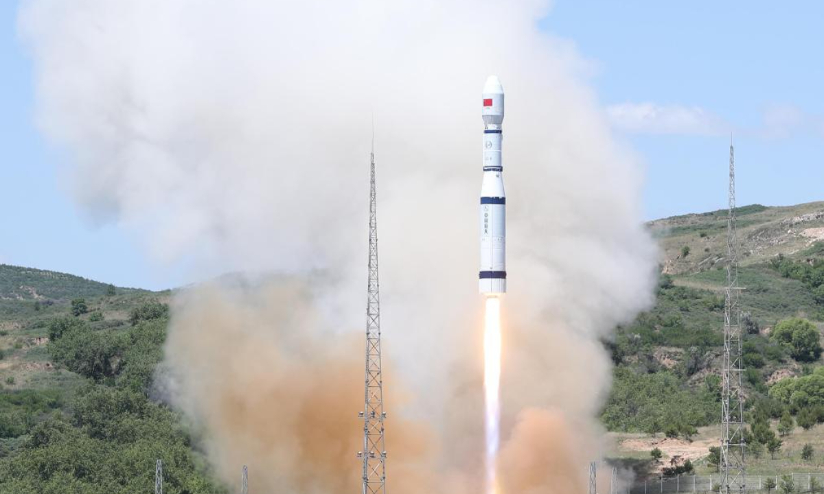 A Long March-6 carrier rocket carrying the Shiyan-25 experiment satellite blasts off from the Taiyuan Satellite Launch Center in north China's Shanxi Province, June 20, 2023. The satellite successfully entered the preset orbit. This satellite will mainly be used to carry out new Earth-observation technology experiments. Photo:Xinhua