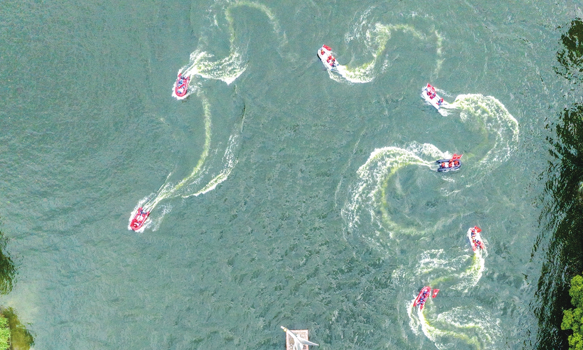 Volunteers in Yuyao, East China's Zhejiang Province conduct emergency drills for flood prevention and drowning prevention on June 19, 2023. Photo: VCG