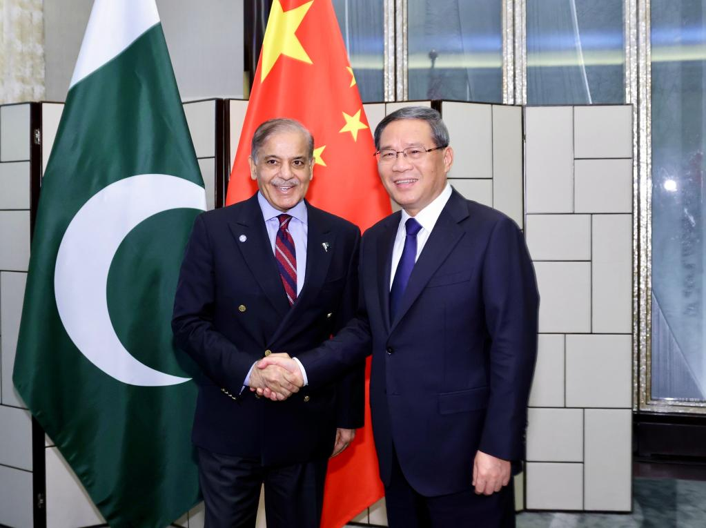 Chinese Premier Li Qiang meets with Pakistani Prime Minister Shahbaz Sharif in Paris, France, June 22, 2023. Photo: Xinhua