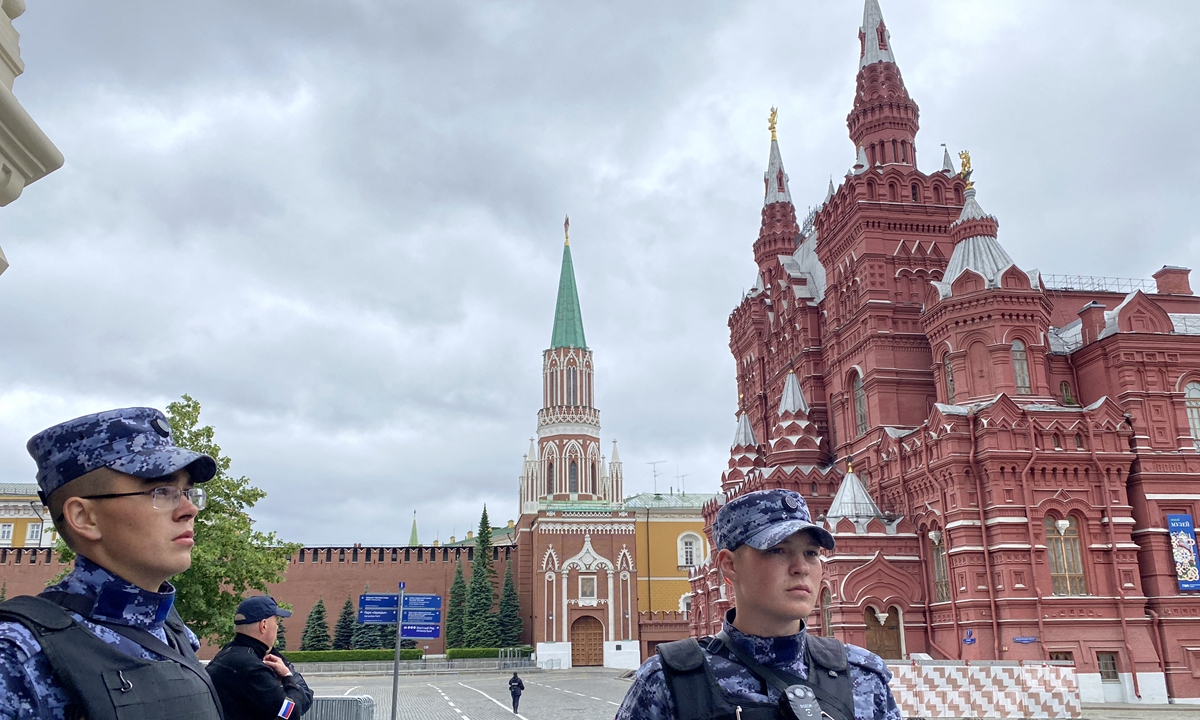 Russian National Guard officers patrol an area around the Kremlin in Moscow, on June 24, 2023. Following a criminal case on Wagner chief Yevgeny Prigozhin for allegedly advocating a mutiny, Russian President Vladimir Putin vowed to defend the country from internal treason with decisive actions in a televised speech. Photo: AFP 