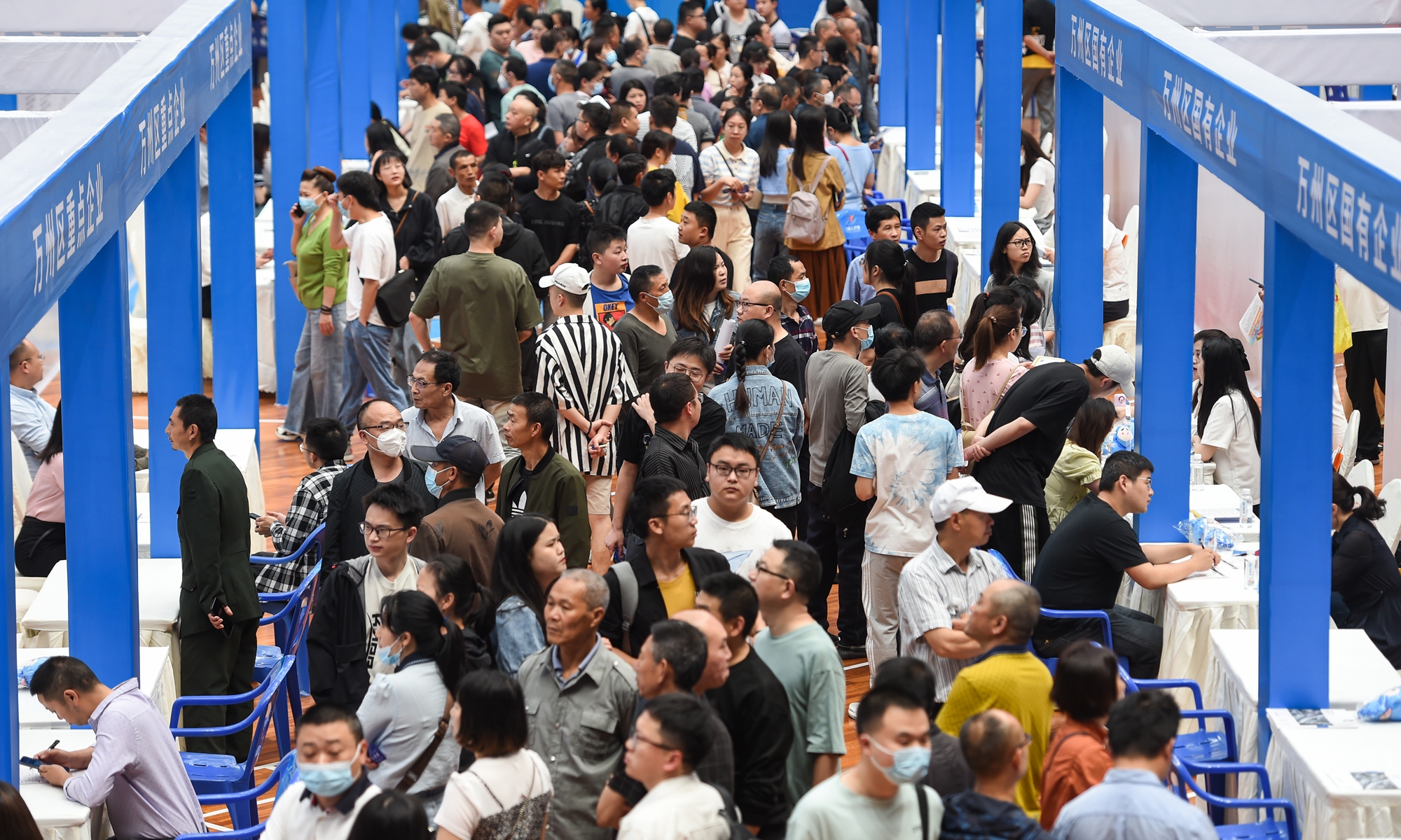 A large-scale job fair at the first Three Gorges Talent Festival in Southwest China's Chongqing Municipality attracts many job seekers, on May 14, 2023. Photo: VCG