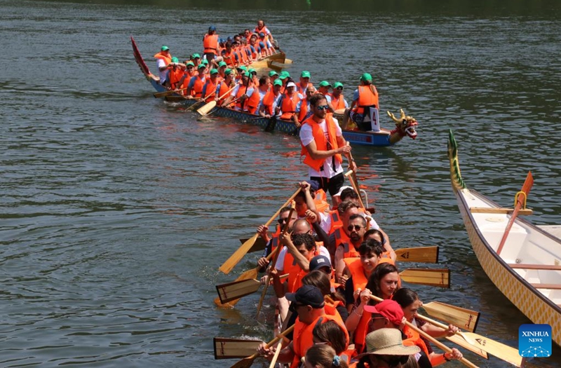 People row dragon boats at a dragon boat cultural festival in Sofia, Bulgaria, June 24, 2023. Bulgaria's first dragon boat cultural festival kicked off at Pancharevo Lake in the capital city of Sofia on Saturday. (Xinhua/Lin Hao)