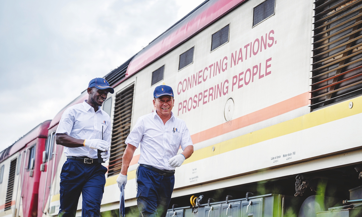 A Chinese locomotorista talks to his prentice next to a train on?the Chinese-built?Mombasa-Nairobi Standard Gauge Railway in Nairobi, Kenya, on May 23, 2023. Photo: Xinhua