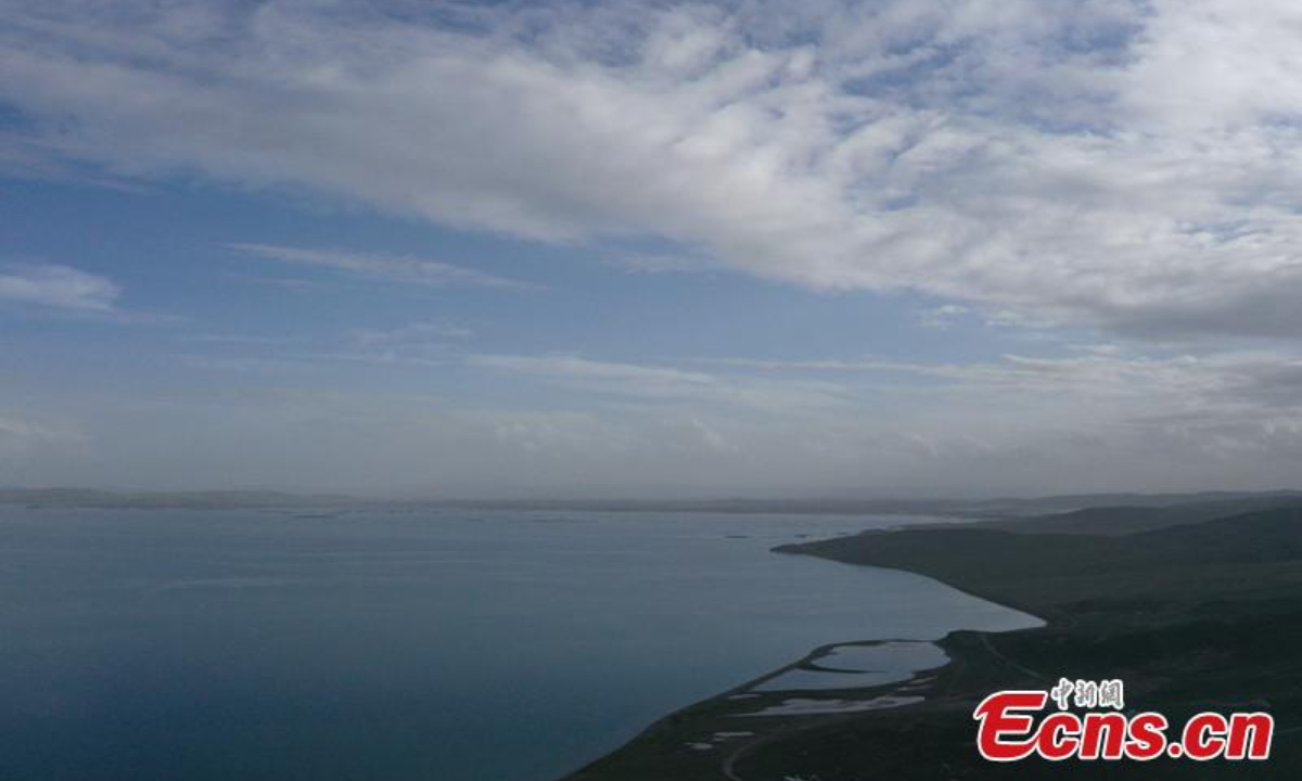 Magnificent scenery of blue colors of the Erling Lake and the sky merging on the horizon at Maduo County of Guoluo Tibetan Autonomous Prefecture, northwest China's Qinghai Province, June 28, 2023.