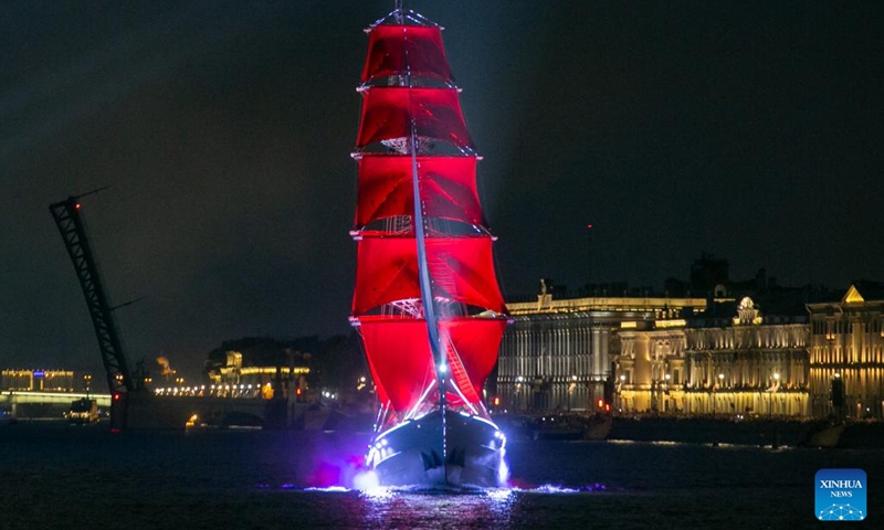 This photo taken on June 25, 2023 shows a ship with scarlet sails in celebration of the Scarlet Sails festival in St. Petersburg, Russia. The Scarlet Sails festival, commemorating school graduation for students, is held in St. Petersburg annually at the end of Jun(Photo: Xinhua)