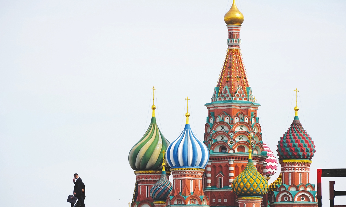 Men walk at the Red Square in Moscow, Russia on June 25, 2023. Photo: VCG