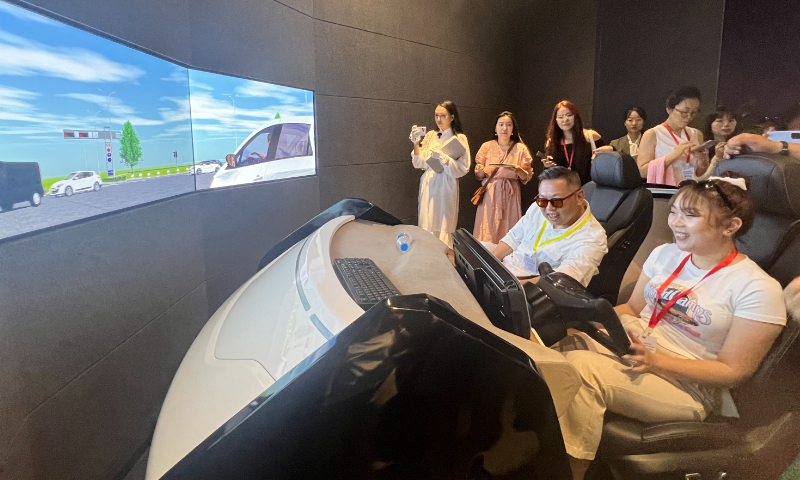 Two Mongolian journalists experience virtual driving at the Yangtze River Delta Intelligent Connected Vehicle Industry Demonstration Zone Intelligent Control Center in Suzhou, East China’s Jiangsu Province on June 29, 2023. Photo: Du Qiongfang/GT