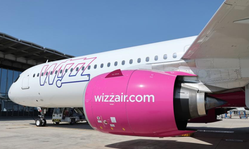 This photo taken on June 27, 2023 shows the A321neo aircraft delivered to Hungary's Wizz Air in north China's Tianjin. Airbus has, for the first time, delivered an aircraft assembled in north China's Tianjin Municipality to a European client.

Hungary's Wizz Air, the largest Central and Eastern European low-cost carrier, took delivery of its first A321neo aircraft assembled in Airbus' Final Assembly Line (FAL Asia) at an event in Tianjin on Tuesday. (Xinhua)