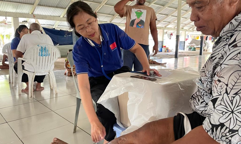 A member of the second Chinese medical team stationed in Kiribati provides free medical services for an elder resident in Tarawa, Kiribati, June 28, 2023. (Photo: Xinhua)