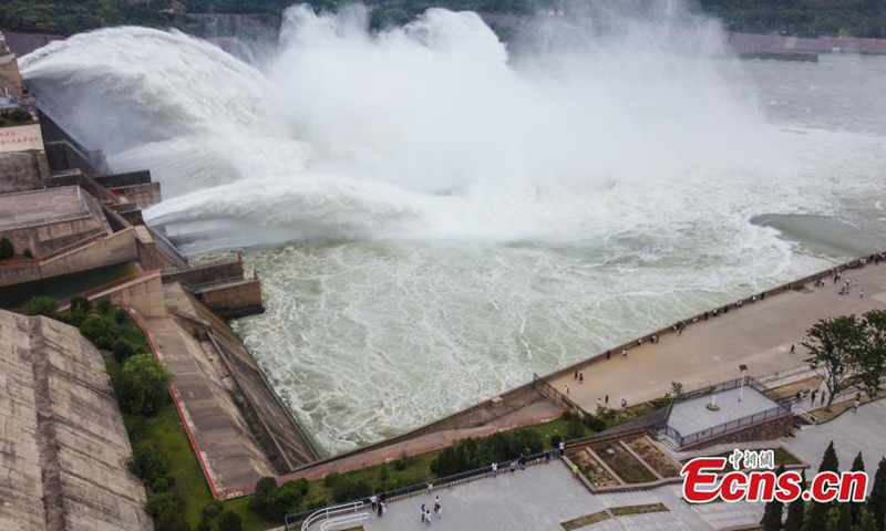 Water gushes out from the Xiaolangdi Reservoir on the Yellow River in Luoyang, central China's Henan Province, July 1, 2023. (Photo provided to China News Service)