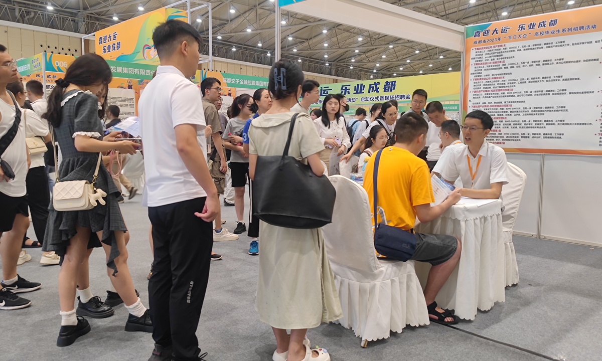 New college graduates attend a job fair in Chengdu city, Southwest China's Sichuan Province, on July 2, 2023. A total of 11,547 positions were offered by 405 employers at the fair, which attracted 11,170 job seekers, and more than 2,630 employment intentions were initially reached. Photo: VCG