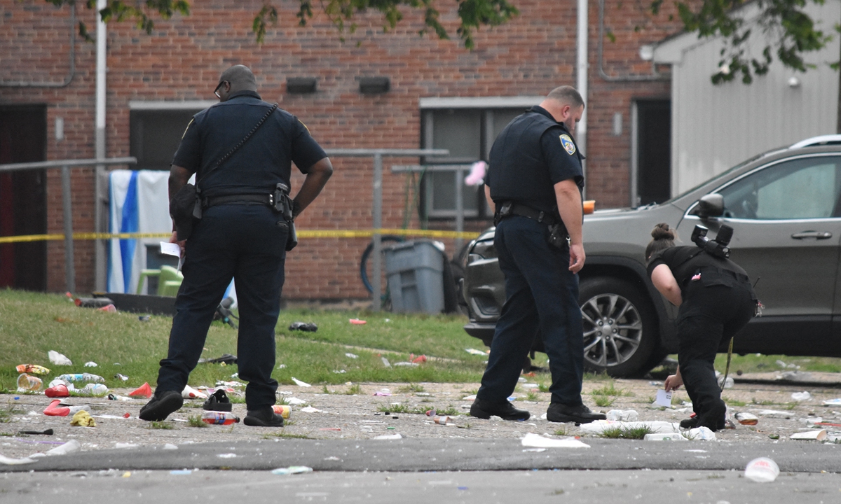 Police officers investigate a mass shooting that took place during a block party early on July 2, 2023 at the 800 block of Gretna Court in Baltimore, Maryland, the US. Police said 30 people were shot and two were killed. No suspects have been arrested, but investigators are reviewing video surveillance to try and identify suspects. Photo: VCG