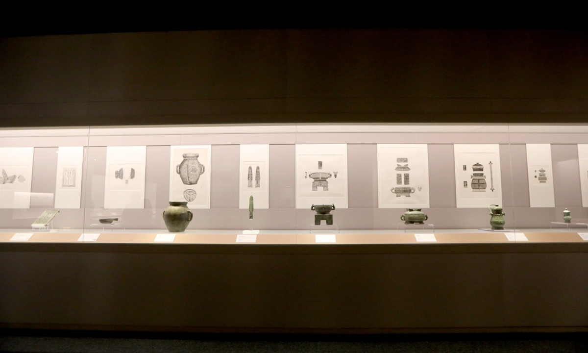 Some bronze and stone artifacts and their corresponding rubbings displayed at the exhibition. (Photo: Chen Xia/GT)