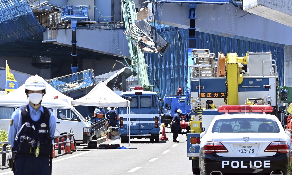 Police cordon off a site where a 60-meter-long bridge girder weighing 140 tons fell from an expressway construction site at an elevated portion of the Seishin bypass in Shizuoka, Japan on July 6, 2023, which killed two workers and injured six others. 
Photo: AFP