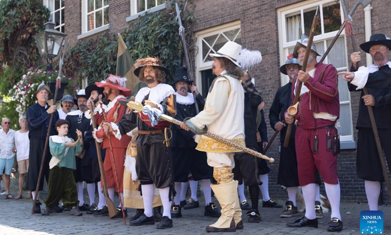 Actors perform during the Rembrandt Days in Leiden, the Netherlands, July 8, 2023. During the two-day event, the city's historic center is transformed into 17th-century atmospheres to celebrate the life and work of Dutch painter Rembrandt van Rijn. Leiden is the birthplace of Rembrandt. (Photo by Sylvia Lederer/Xinhua)