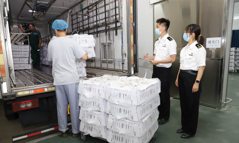 Customs officials check chicks ready to be export at the Pinggu customs in Beijing on June 16, 2023. Photo: Courtesy of Yukou Poultry Co