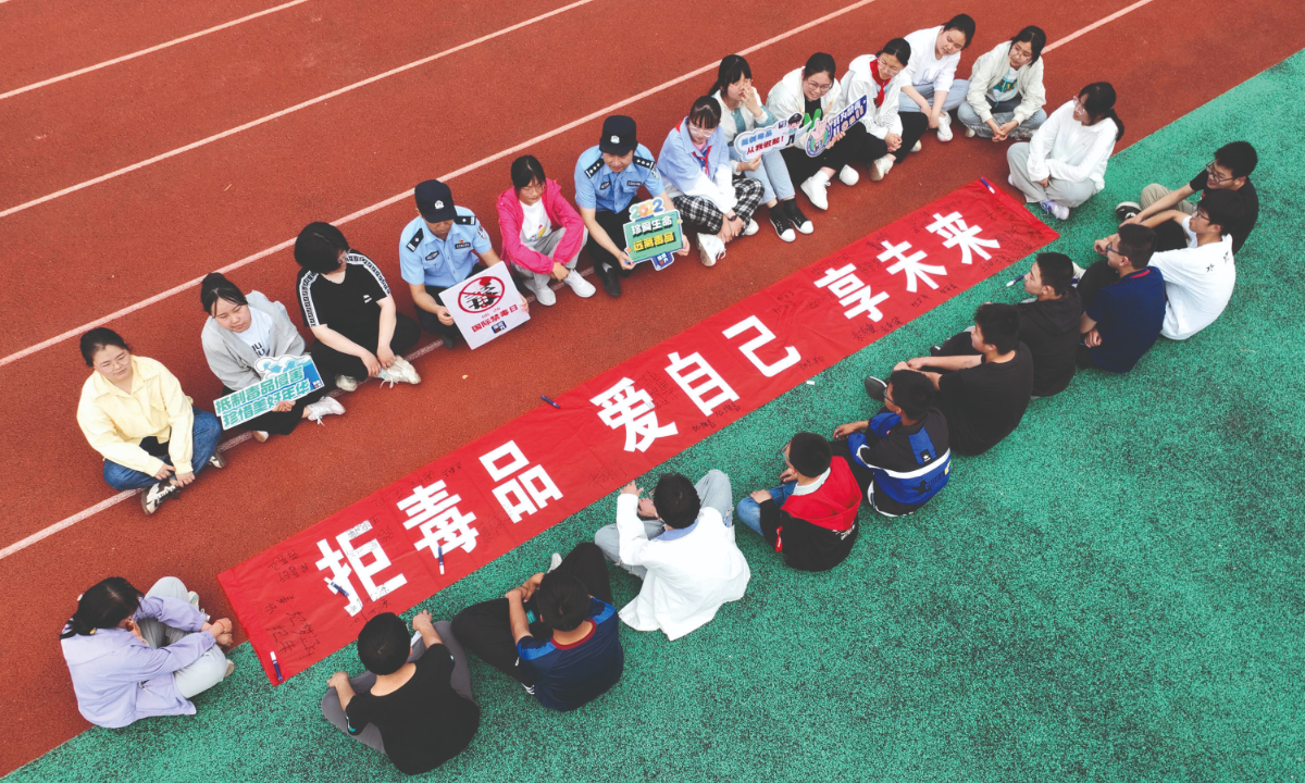 Police officer tells drug control stories to students at the Central Junior Middle School in Baoying county, Yangzhou, East China’s Jiangsu Province on June 26, 2023. Photo: VCG