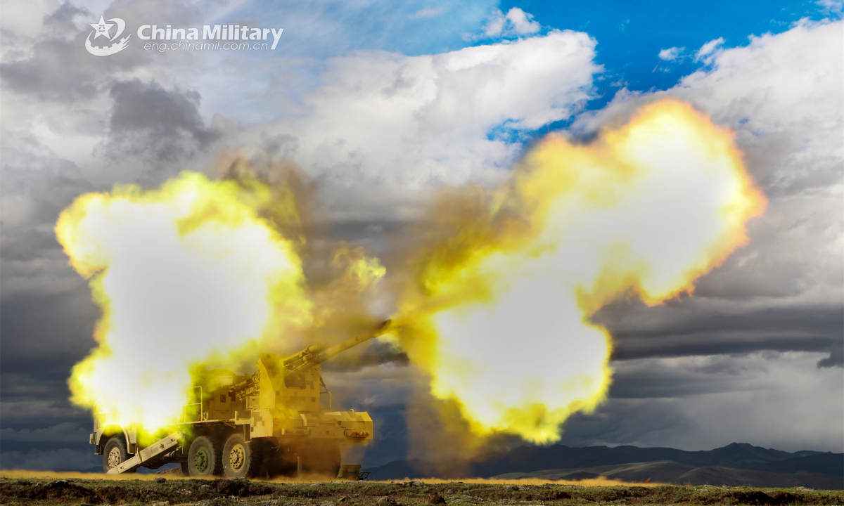 A vehicle-mounted howitzer attached to the PLA 77th Group Army fires at mock target during a live-fire shooting assessment on July 11, 2023. Photo: China Military