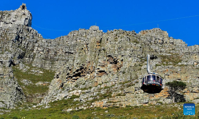 Tourists view the Table Mountain on a cable car in Cape Town, South Africa, July 17, 2023. (Photo by Xabiso Mkhabela/Xinhua)