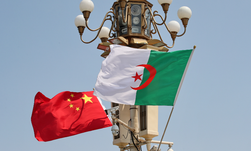 Flags of China and Algeria Photo: VCG