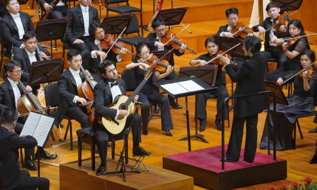 Spanish guitar artists, along with the China NCPA Orchestra,  perform the classic woks by Chinese and Spanish composers. Photo: Courtesy of the NCPA