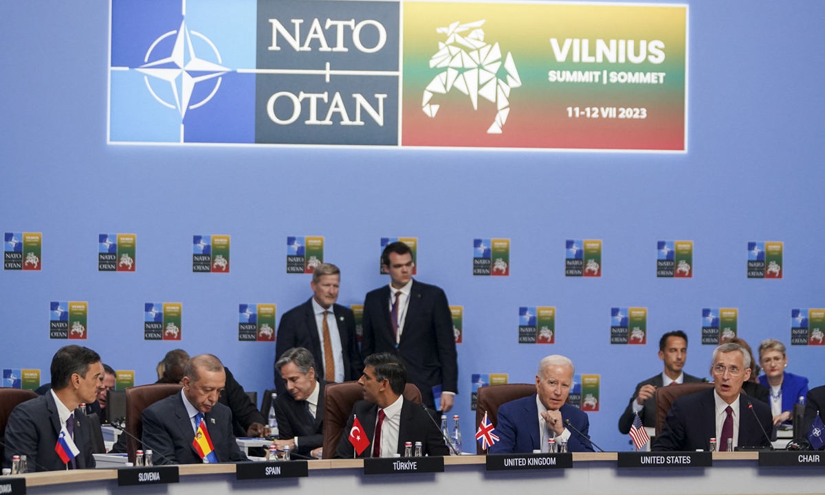 Les participants à la réunion du Conseil de l’Atlantique Nord assistent au sommet de l’OTAN à Vilnius le 11 juillet 2023. Photo: AFP