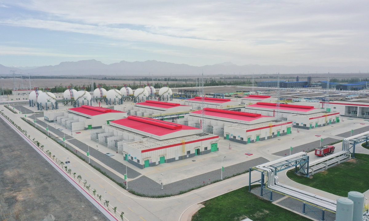 The photo shows the green hydrogen demonstration project in Kuqa city, Northwest China's Xinjiang Uygur Autonomous Region on July 11, 2023. The project marks the first one in China utilizing photovoltaic power to directly generate hydrogen on a large scale with a total investment of 3 billion yuan ($416.66 million) and can help reduce carbon dioxide emissions by 485,000 tons annually. Photo: VCG