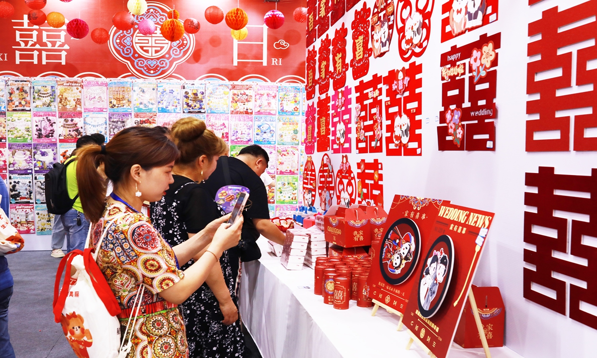 Customers purchase traditional Chinese items for wedding decoration at the Yiwu International Expo Center on July 12, 2023, in Yiwu, East China's Zhejiang Province. Photo: VCG