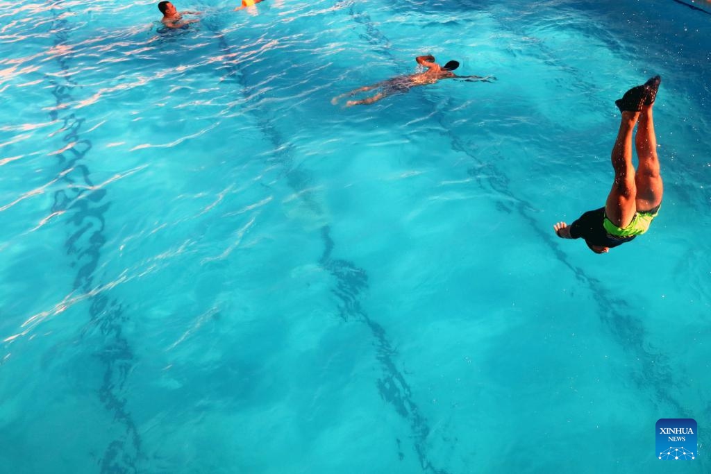 A man dives into a swimming pool during a heat wave in Zarqa, east of Amman, Jordan, on July 12, 2023.(Photo: Xinhua)
