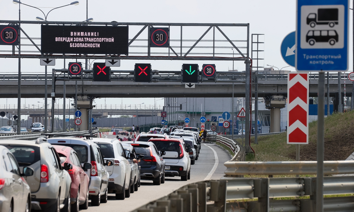 Cars move on Crimean Bridge on July 18, 2023 as traffic has partly been resumed after drone attacks the previous day. Russia accused Ukraine of carrying out the attacks with the involvement of the US and the UK. Photo: VCG