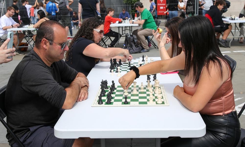 People play chess during the ChessFest at the Trafalgar Square in London, Britain, July 16, 2023. ChessFest, an annual open-air chess festival in Britain, took place in London on Sunday(Photo: Xinhua)
