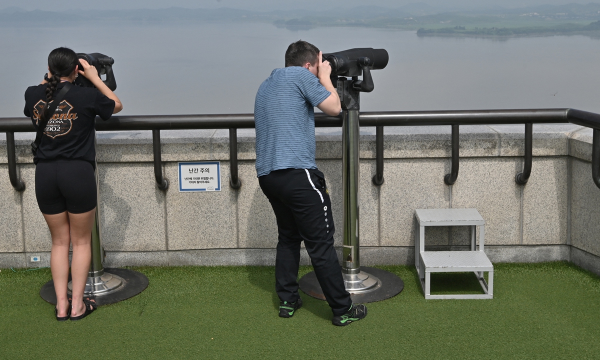 Visitors use binoculars to look at a view of the North Korean side of the Korean Demilitarized Zone (DMZ), from the Odusan Unification Observatory in Paju on July 19, 2023.Photo:AFP