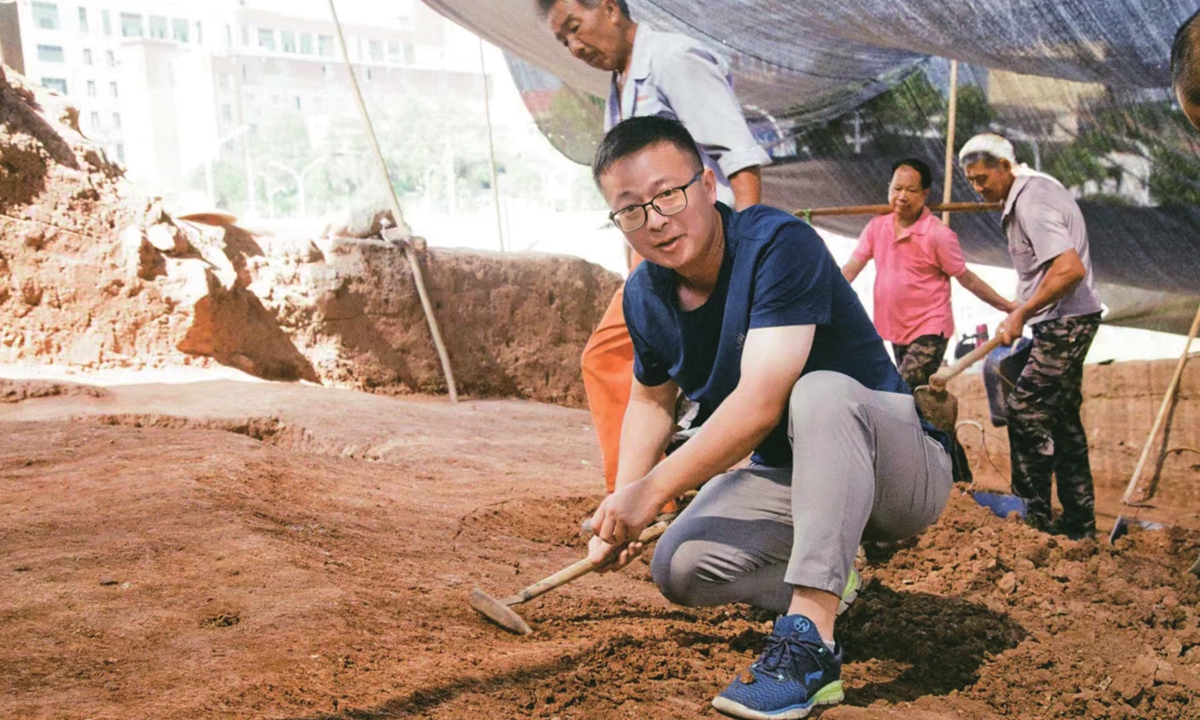 Chen Minghui works at the excavation field. Photo: Courtesy of Chen Minghui