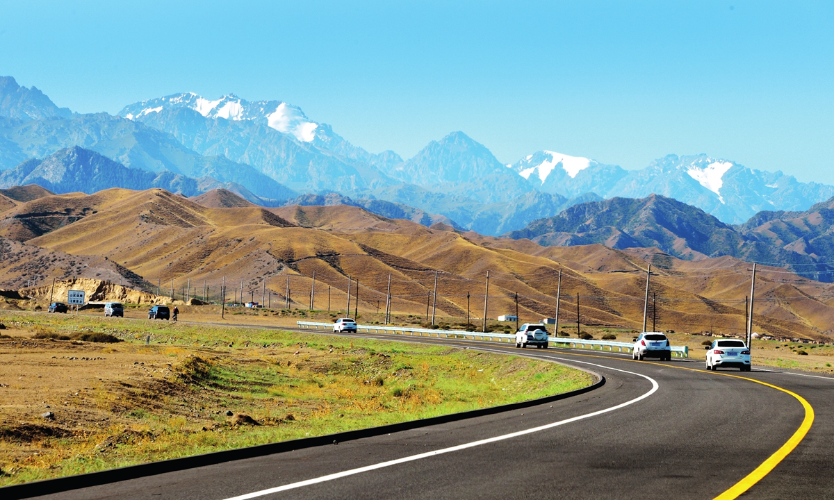 A view of the Duku Highway in Northwest China's Xinjiang Uygur Autonomous Region and the beautiful scenery along the way Photo: VCG